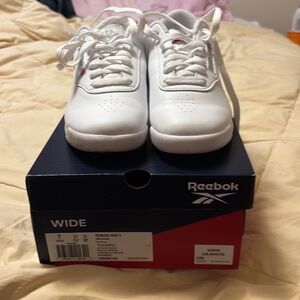 Reebok Princess White 7 Wide Barely Worn!